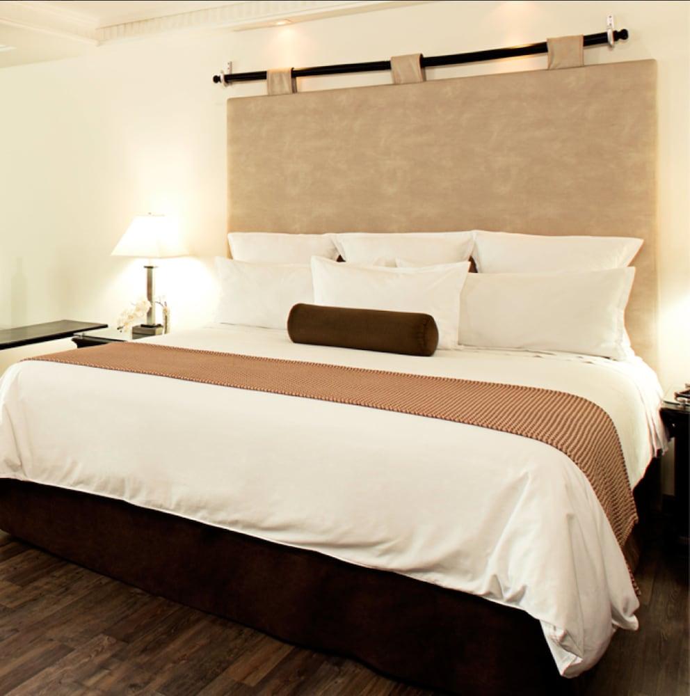 Tikal Futura & Convention Center 5*